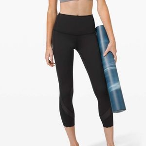 Lululemon Wunder Under High-Rise Crop 23" Scallop Size 4